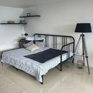 Appartement Petite Maison Studio Tout Confort Cosy Autoroute Et Gare, Givors
